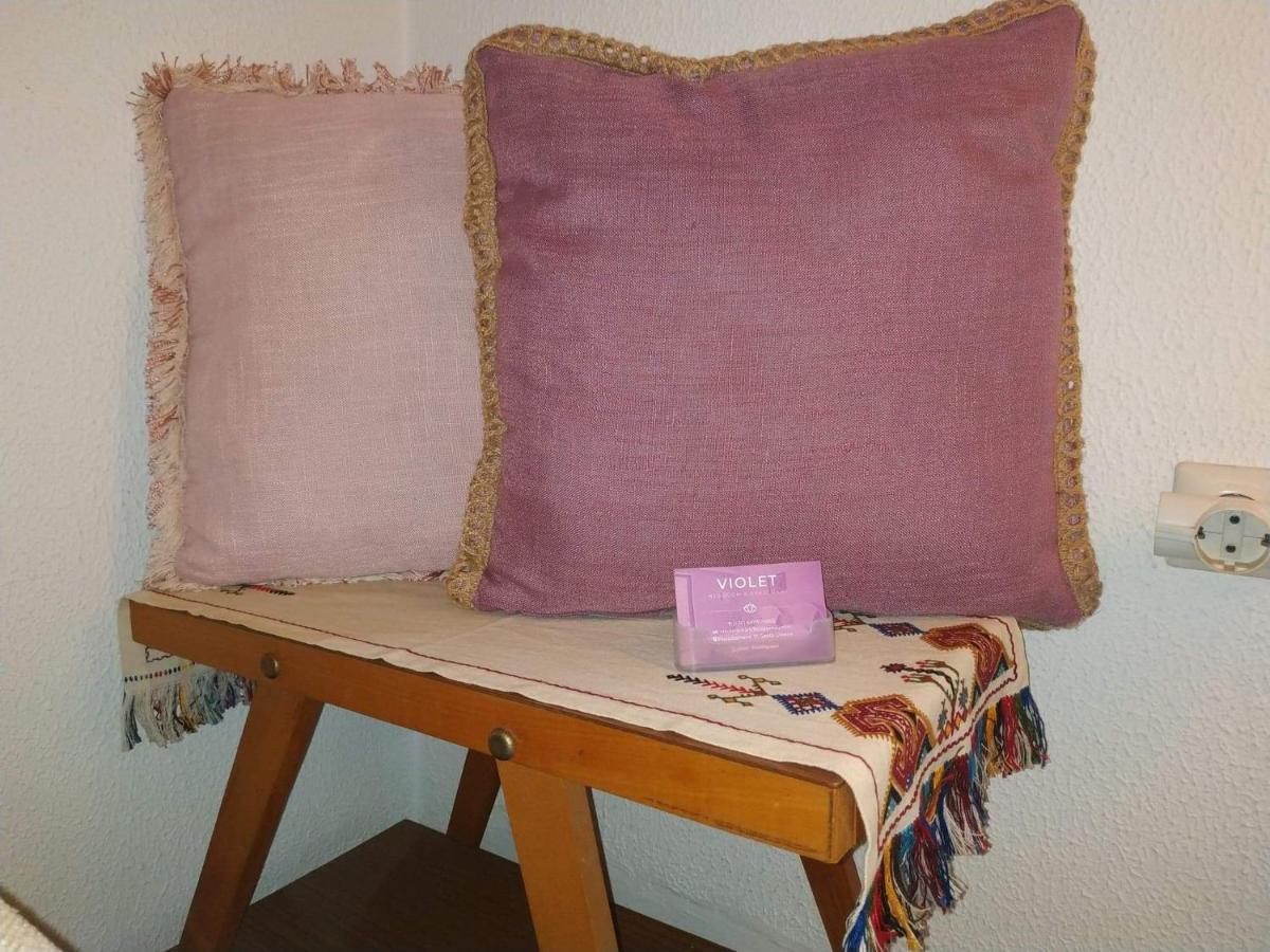 Violet Bedroom And Apartment Spáta المظهر الخارجي الصورة