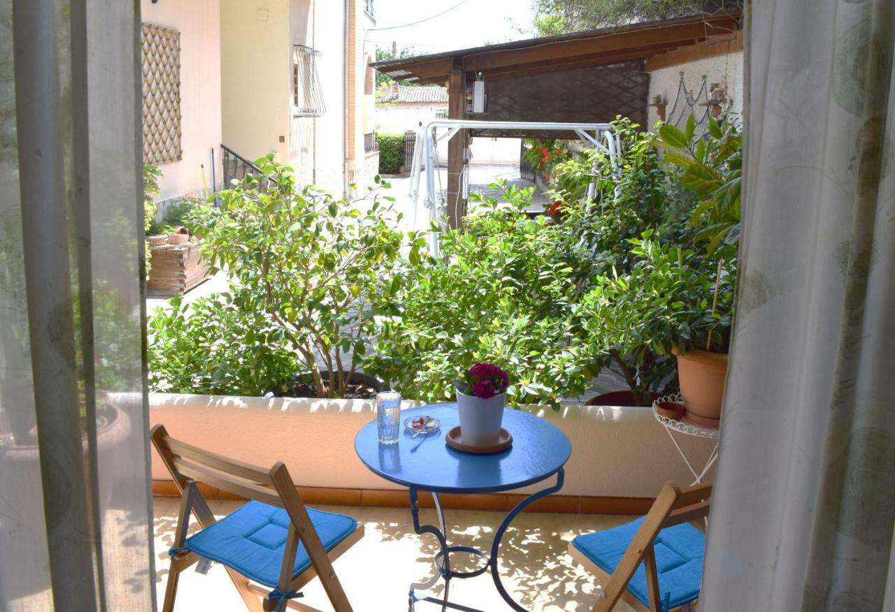 Violet Bedroom And Apartment Spáta المظهر الخارجي الصورة